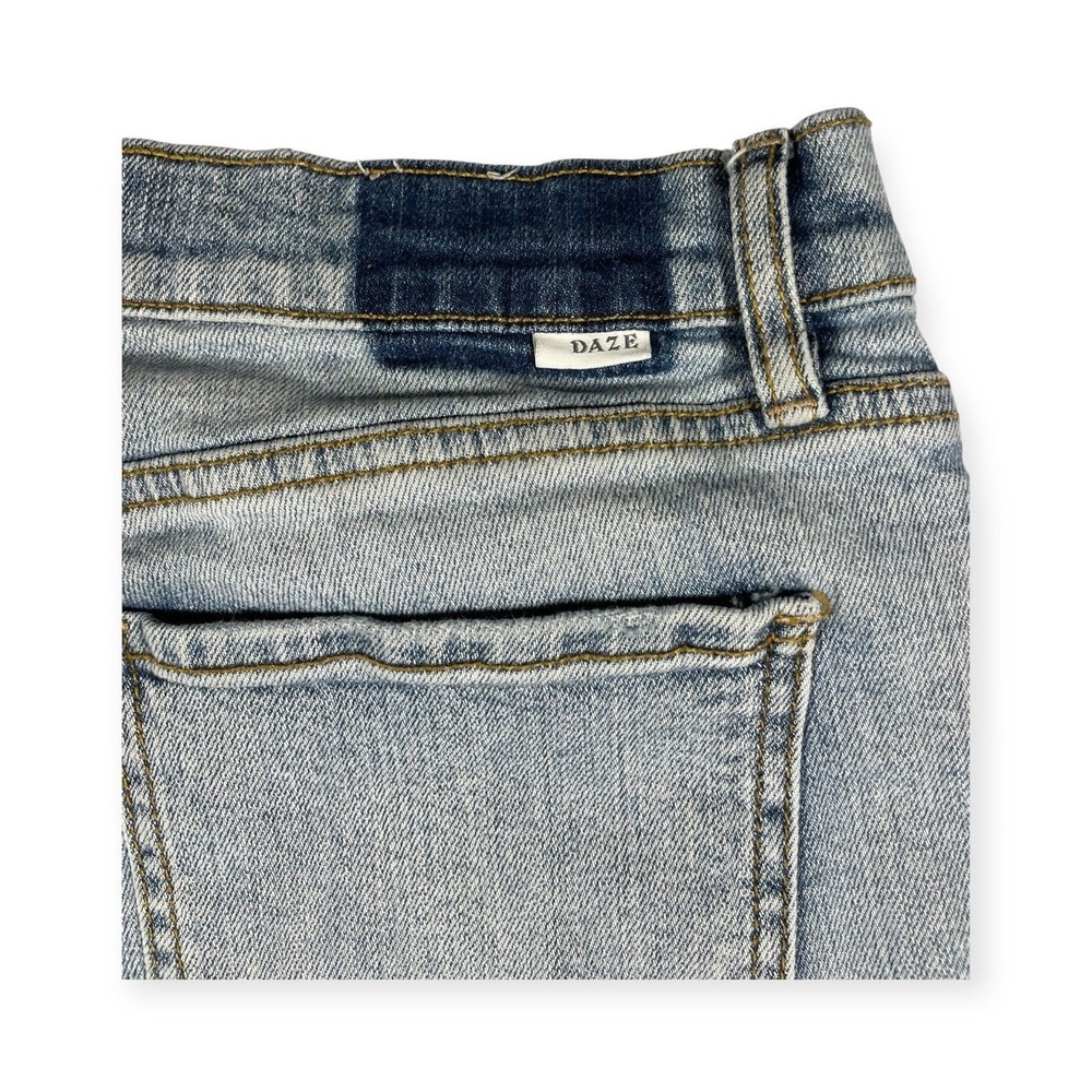 DAZE Distressed Light Wash Straight Leg Jeans Frayed Hem Stretch Blue Women